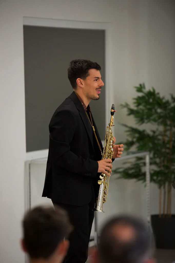 Retrato de saxofonista soprano realizado para Madrid Sax Academy